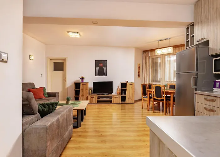 Glorious - 2-bedroom Near Youth Hill By Flat Mаnager Apartment *