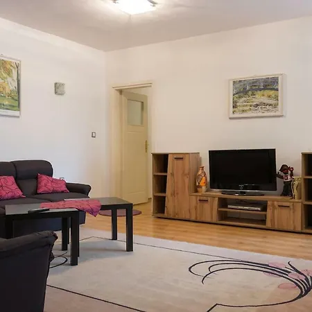 Apartment Glorious - 2-bedroom Near Youth Hill By Flat Mаnager Plovdiv