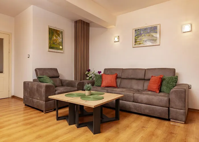 Apartment Glorious - 2-bedroom Near Youth Hill By Flat Mаnager