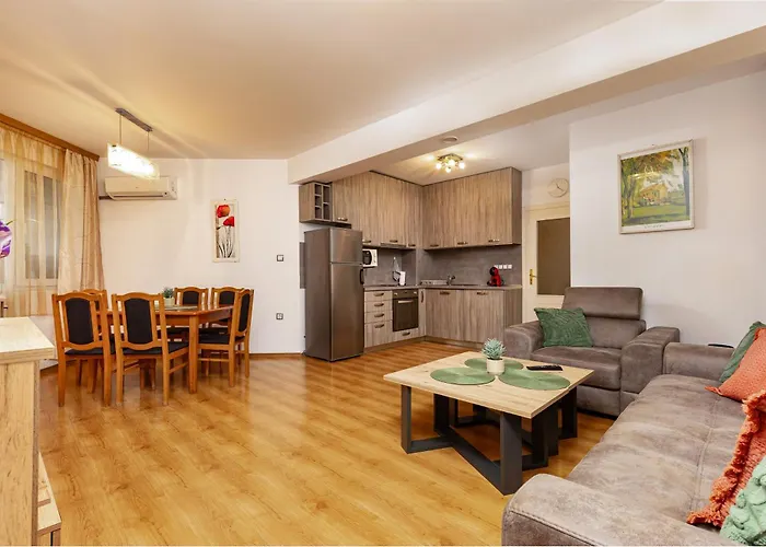 Glorious - 2-bedroom Near Youth Hill By Flat Mаnager Apartment *